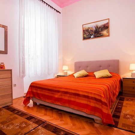 Emanuel Apartman Pula Luaran gambar