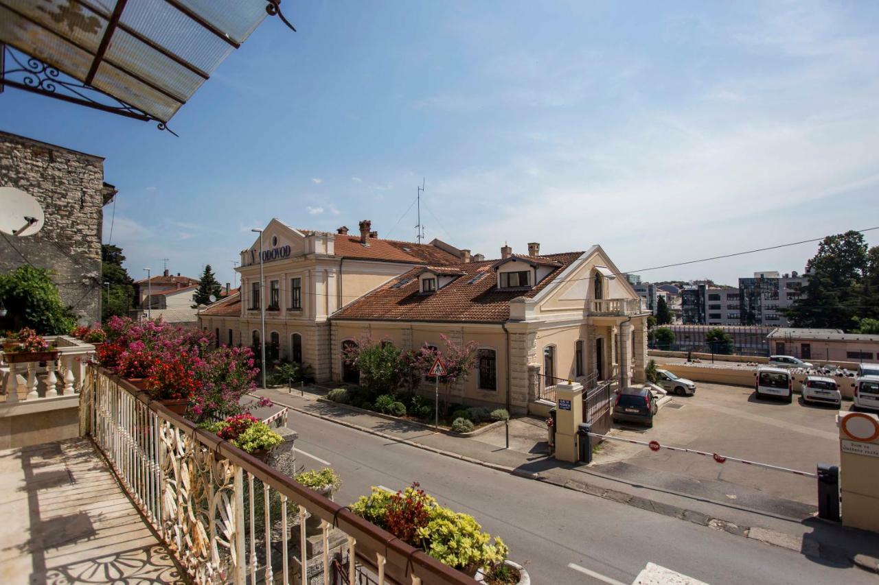 Emanuel Apartman Pula Luaran gambar