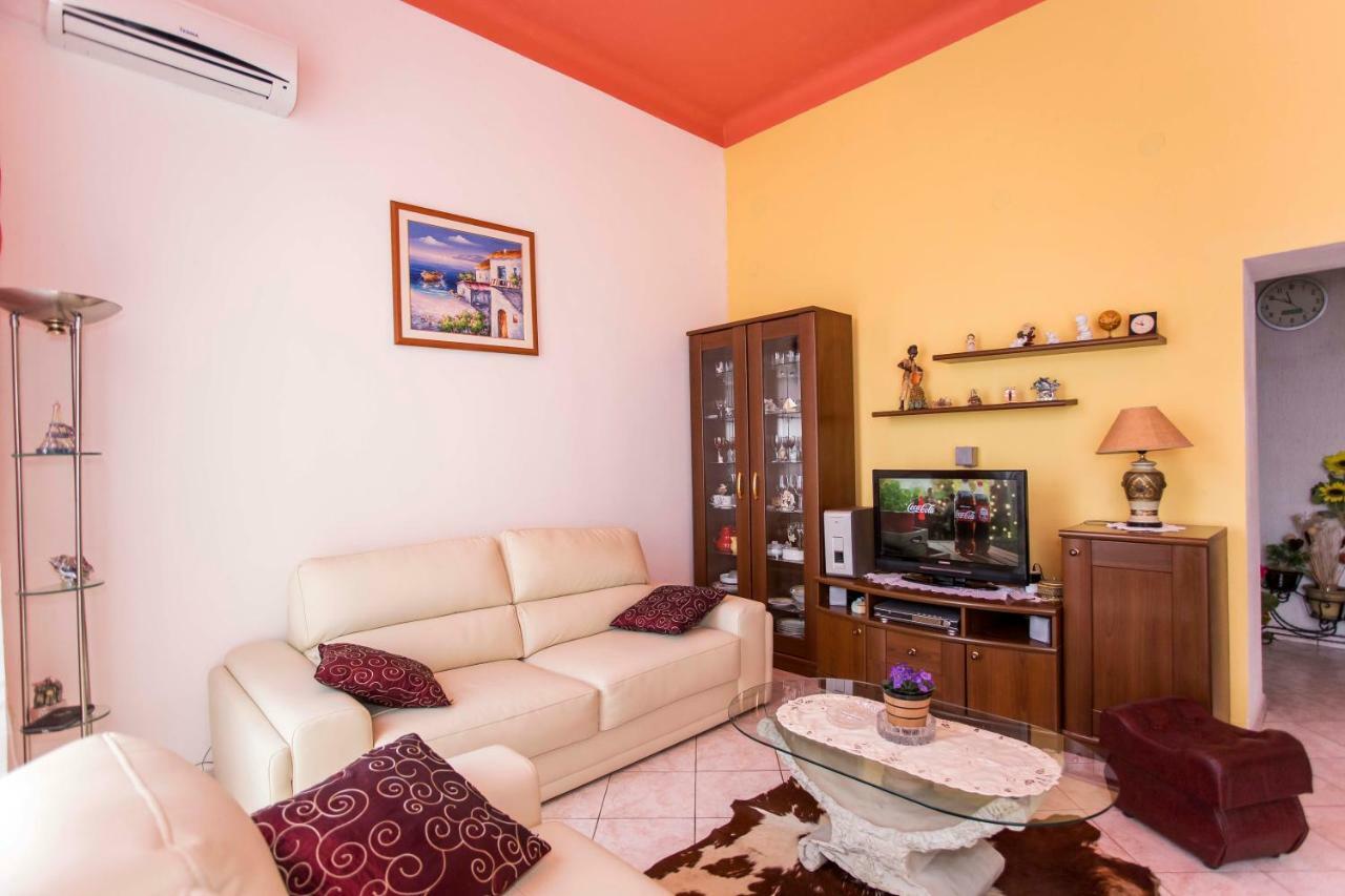 Emanuel Apartman Pula Luaran gambar