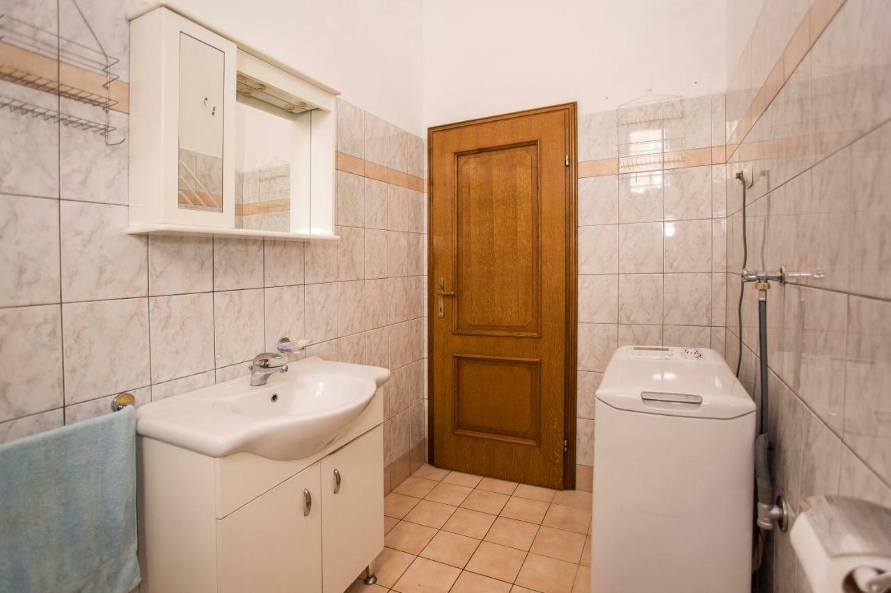 Emanuel Apartman Pula Luaran gambar