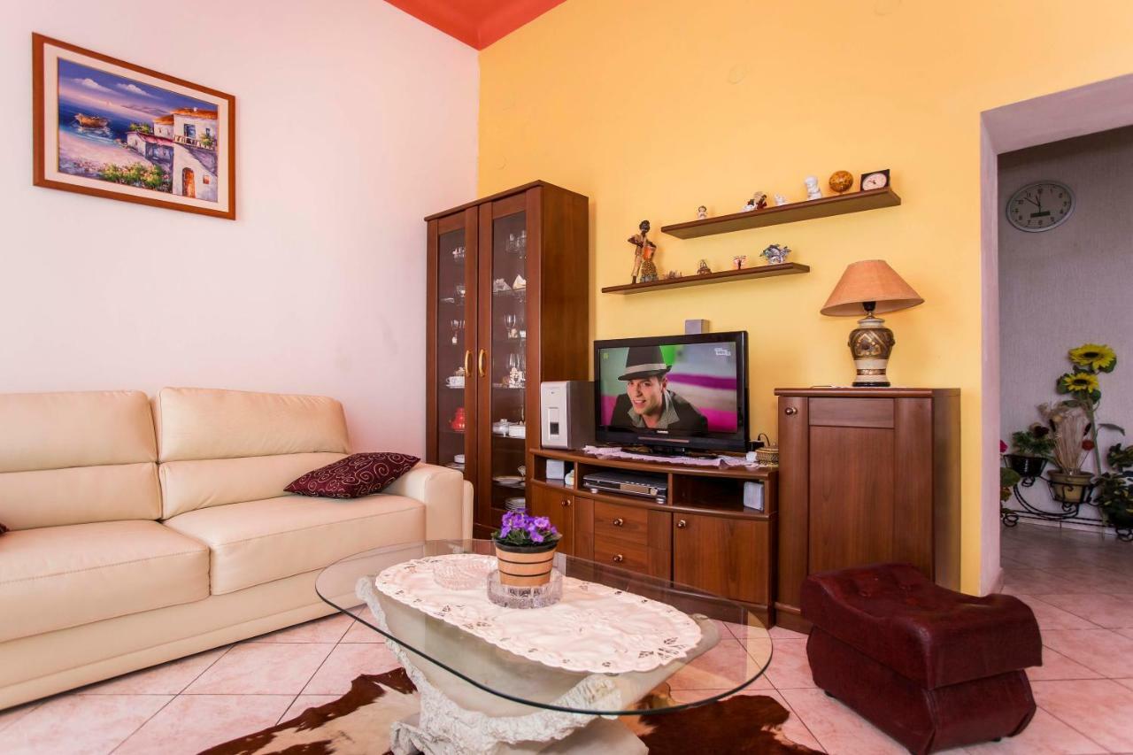 Emanuel Apartman Pula Luaran gambar