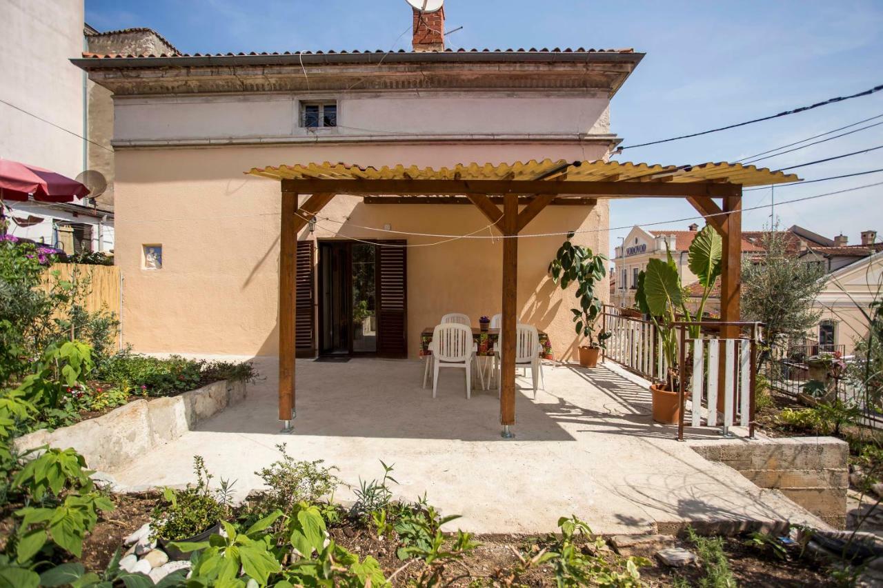 Emanuel Apartman Pula Luaran gambar