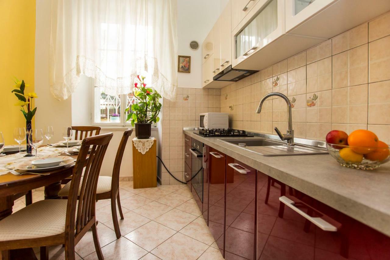 Emanuel Apartman Pula Luaran gambar
