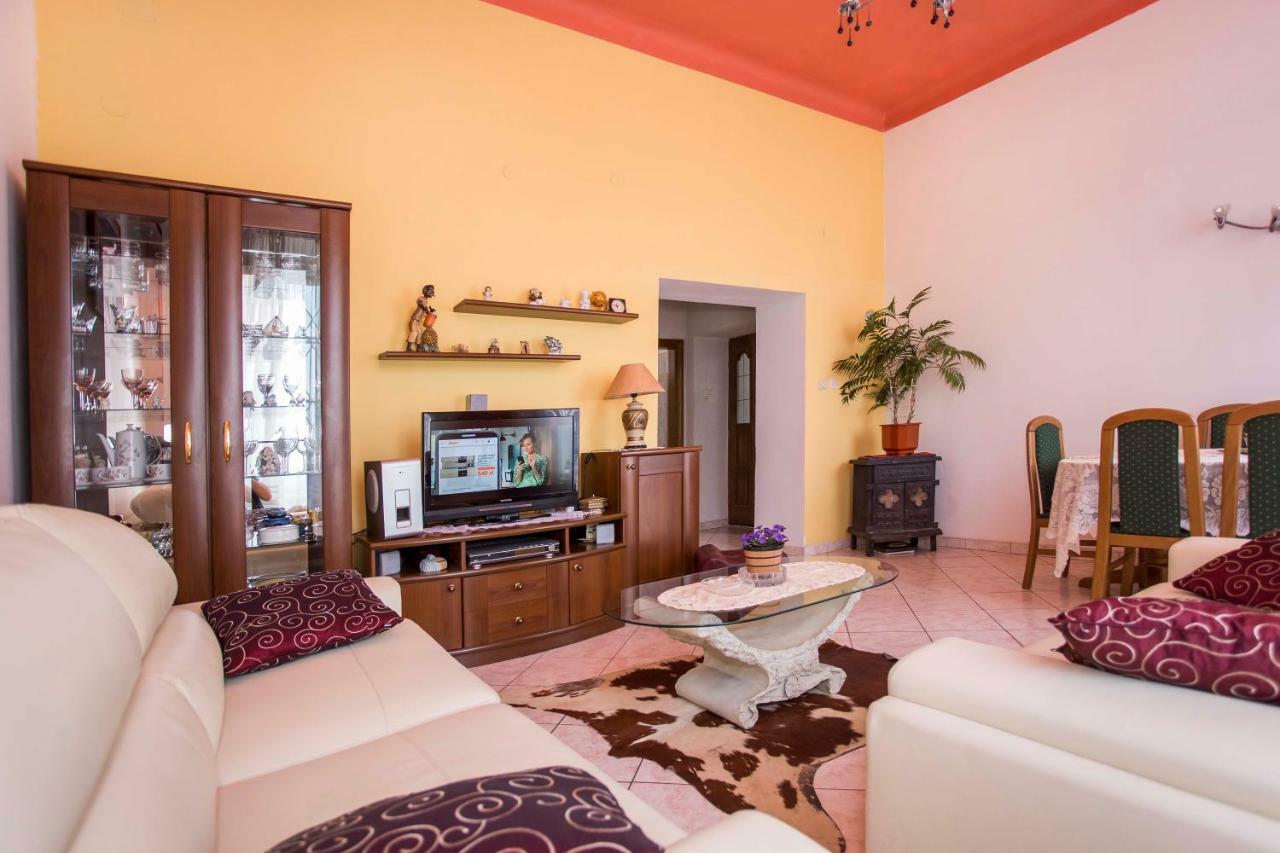Emanuel Apartman Pula Luaran gambar